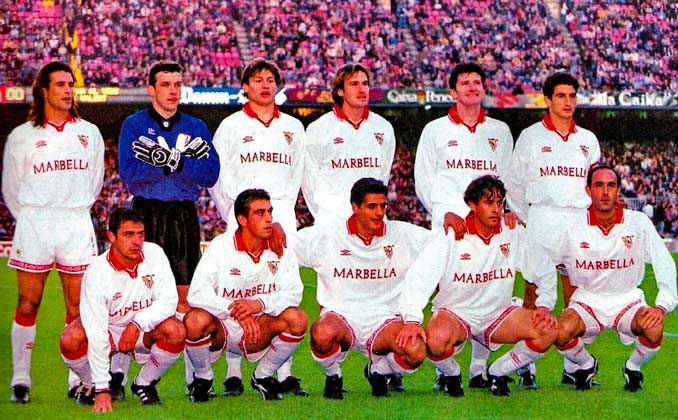 Once inicial del Sevilla durante un encuentro de la temporada 1994-1995 - Odio Eterno Al Fútbol Moderno