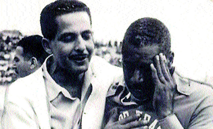 Moacir Barbosa llorando tras perder el Mundial 1950 - Odio Eterno Al Fútbol Moderno