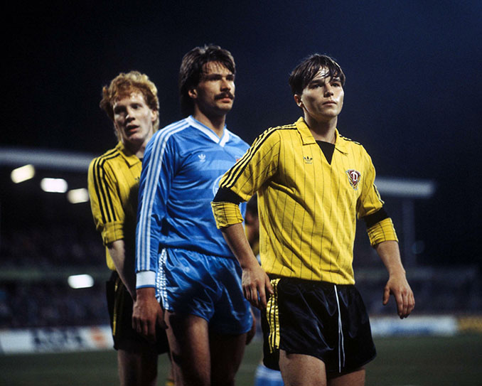 Partido entre el Bayer Uerdingen y Dinamo Dresde de la Recopa de 1986 - Odio Eterno Al Fútbol Moderno