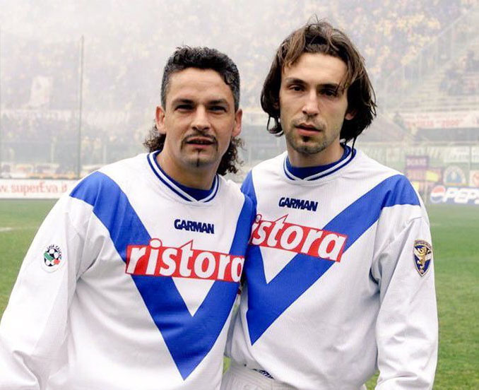 Roberto Baggio en el ocaso de su carera y Andrea Pirlo en sus inicios coincidieron en el Brescia - Odio Eterno Al Fútbol Moderno