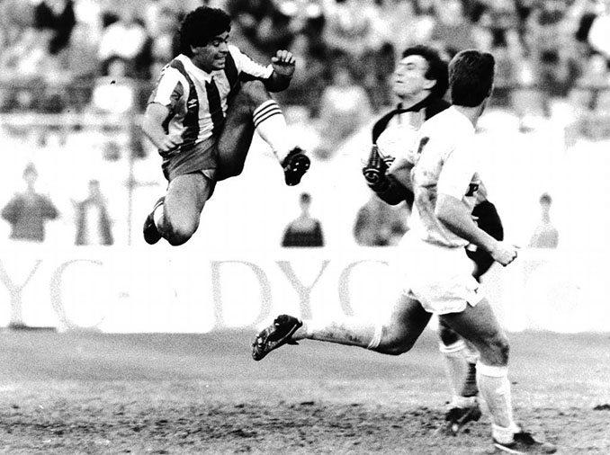 Maradona jugó un partido con el Granada CF - Odio Eterno Al Fútbol Moderno