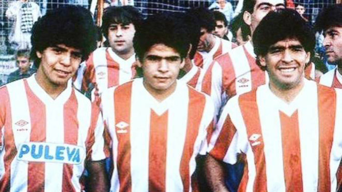 Lalo Maradona, Hugo Maradona y Diego Maradona con la camiseta del Granada CF - Odio Eterno Al Fútbol Moderno