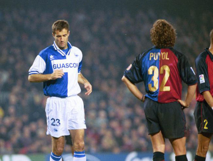 Kodro y Puyol en el FC Barcelona vs Alavés de la 1999-2000 - Odio Eterno Al Fútbol Moderno 