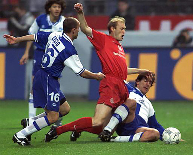 El Deportivo Alavés goleó al FC Kaiserslautern en la semis de la UEFA 2000-2001 - Odio Eterno Al Fútbol Moderno 