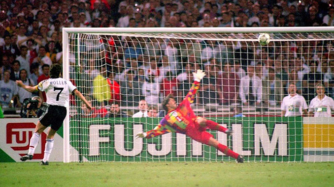 Möller marcó el penalti definitivo en el Inglaterra vs Alemania de la Eurocopa 1996 - Odio Eterno Al Fútbol Moderno