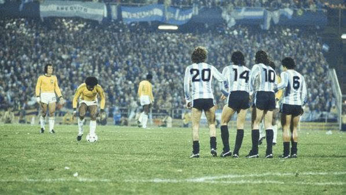 Partido entre Argentina y Brasil en la Copa del Mundo de 1978 - Odio Eterno Al Fútbol Moderno 