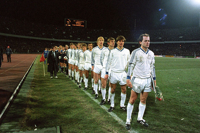 Dinamo de Kiev con Belánov a la cabeza en 1986 - Odio Eterno Al Fútbol Moderno 