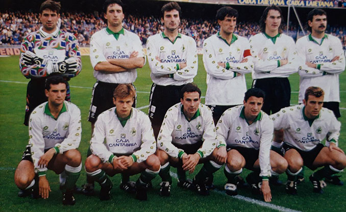Racing de Santander en la 1993-1994: Ceballos, Pablo Alfaro, Merino, Quique Setién, Radchenko y Zygmantovich (arriba). Roncal, Popov, Torrecilla, Gelucho y Geli (abajo) - Odio Eterno Al Fútbol Moderno