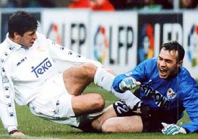 Raúl y Abel Resino en el Real Madrid vs Rayo Vallecano de 1996 - Odio Eterno Al Fútbol Moderno 