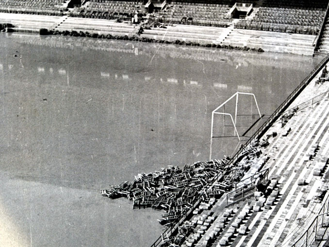Mestalla inundado tras la riada de 1957 - Odio Eterno Al Fútbol Moderno