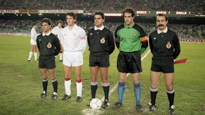 Brito Arceo (en el centro) en el Barça vs Sevilla del 30 de diciembre de 1989 - Odio Eterno Al Fútbol Moderno 