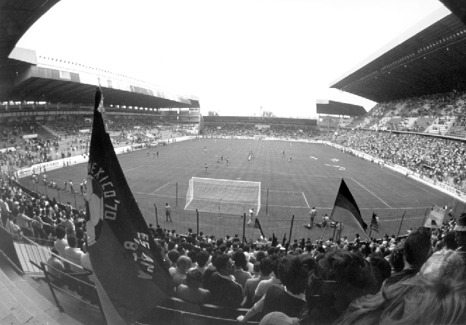 El Molinón en un partido de la Copa el Mundo de 1982 - Odio Eterno Al Fútbol Moderno 