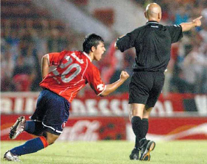 El primer gol de Agüero en Independiente llegó el 26 de noviembre de 2004 ante Estudiantes de La Plata - Odio Eterno Al Fútbol Moderno 