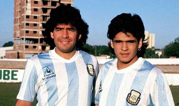 Diego junto a su hermano Hugo Maradona - Odio Eterno Al Fútbol Moderno 