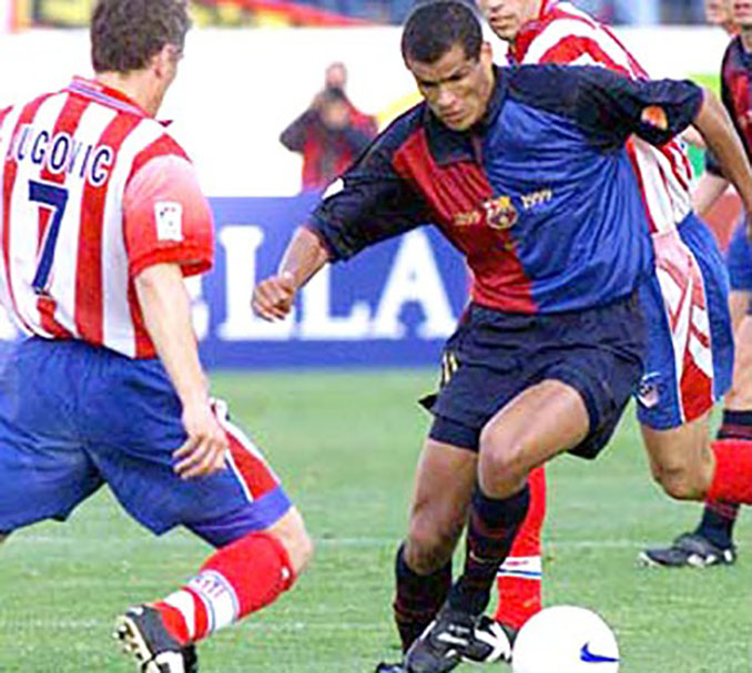 Rivaldo en un partido contra el Atlético de Madrid - Odio Eterno Al Fútbol Moderno 