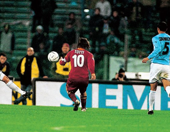 Totti anotó el 1-5 en el SS Lazio vs AS Roma de 2002 - Odio Eterno Al Fútbol Moderno 