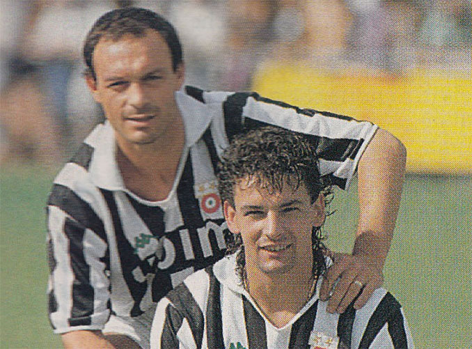 "Totó" Schillaci junto a un joven Roberto Baggio en la Juventus - Odio Eterno Al Fútbol Moderno 