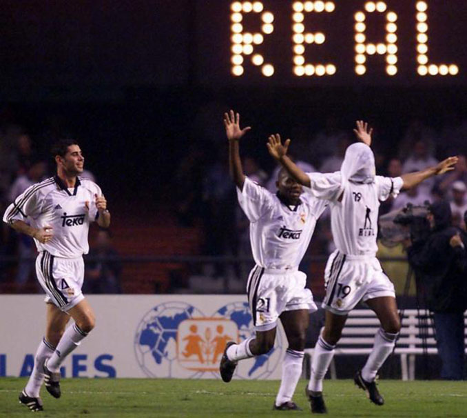 Anelka celebrando un gol en el Mundial de Clubes de 2000 - Odio Eterno Al Fútbol 