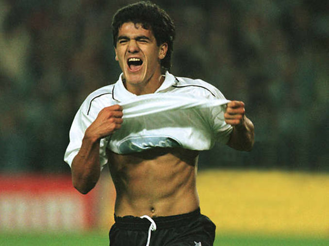 Ariel "El Burrito "Ortega celebrando el gol de la épica victoria del Barcelona vs Valencia de 1998 - Odio Eterno Al Fútbol Moderno 