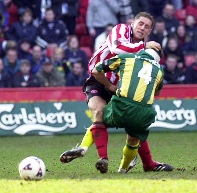 El duelo de 2002 entre Sheffield United y West Bromwich es uno de los más duros que se recuerdan en Inglaterra - Odio Eterno Al Fútbol Moderno 