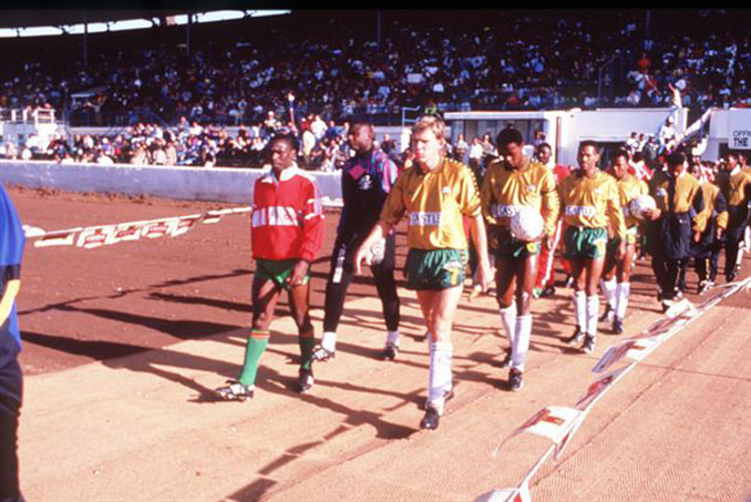 Sudáfrica disputó en 1992 ante Camerún su primer partido tras 37 años sin competir - Odio Eterno Al Fútbol Moderno 