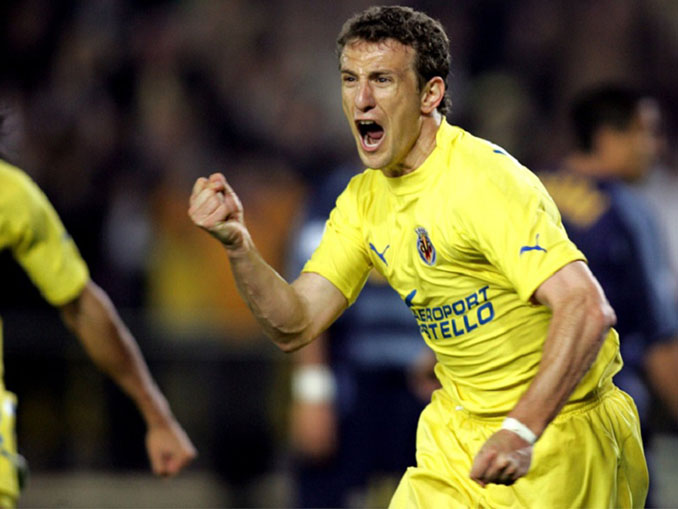 Arruabarrena celebrando el gol que dio al Villarreal el pase a semifinales en su primera participación en la Champions League - Odio Eterno Al Fútbol Moderno 
