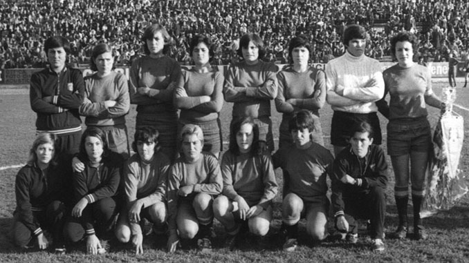 Jugadoras de la selección española femenina de fútbol en 1971 - Odio Eterno Al Fútbol Moderno
