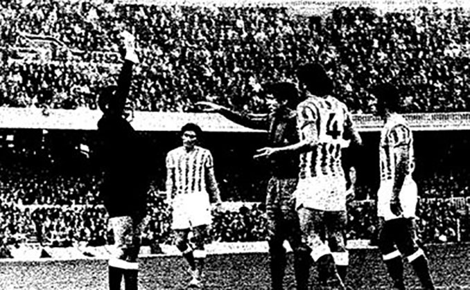 Las tarjetas blancas estuvieron vigentes en el fútbol español entre 1971 y 1976 - Odio Eterno Al Fútbol Moderno