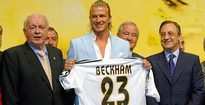Presentación de David Beckham en el Real Madrid, junto a Di Stéfano y Florentino Pérez - Odio Eterno Al Fútbol Moderno