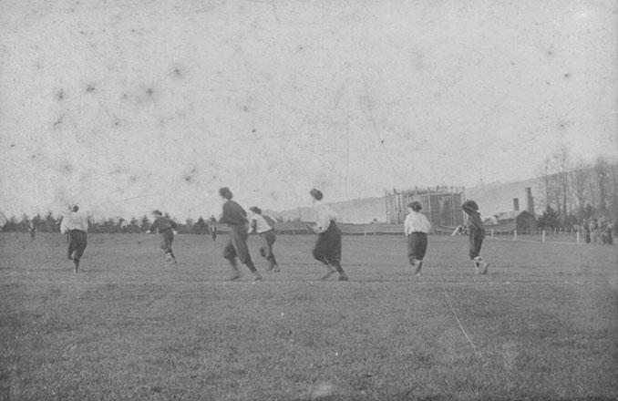 Primer partido de fútbol femenino disputado el 23 de marzo de 1895 - Odio Eterno Al Fútbol Moderno