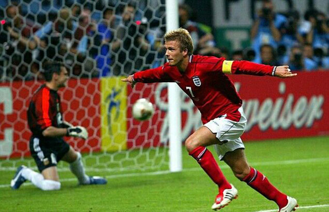 Beckham celebrando su gol a Argentina en el Mundial de 2002 - Odio Eterno Al Fútbol Moderno 