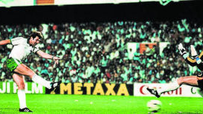 El gol de Gerry Armstrong dio la victoria a Irlanda del Norte ante España en el Mundial de 1982 - Odio Eterno Al Fútbol Moderno 