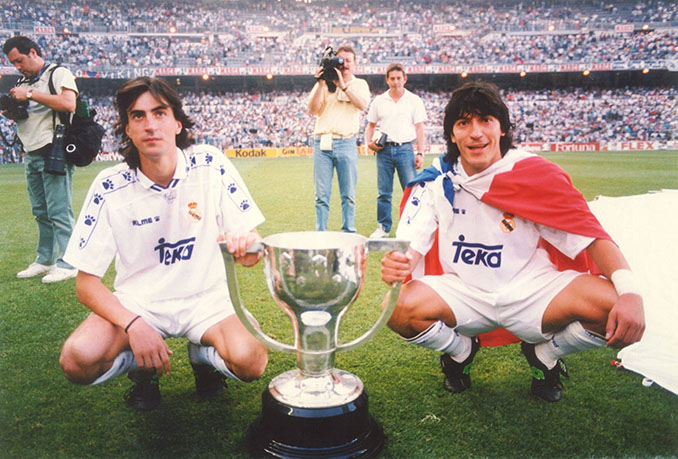 Amavisca y Zamorano celebrando la Liga 1994-1995 - Odio Eterno Al Fútbol Moderno
