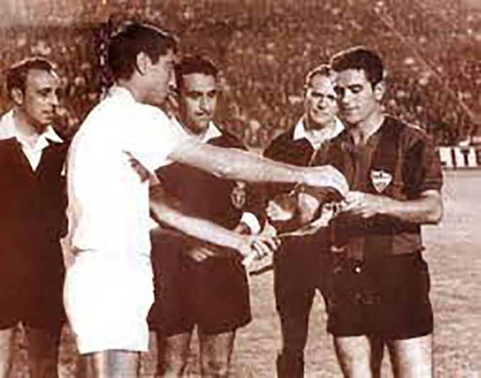 El primer derbi valenciano se disputó el 28 de septiembre de 1963 - Odio Eterno Al Fútbol Moderno