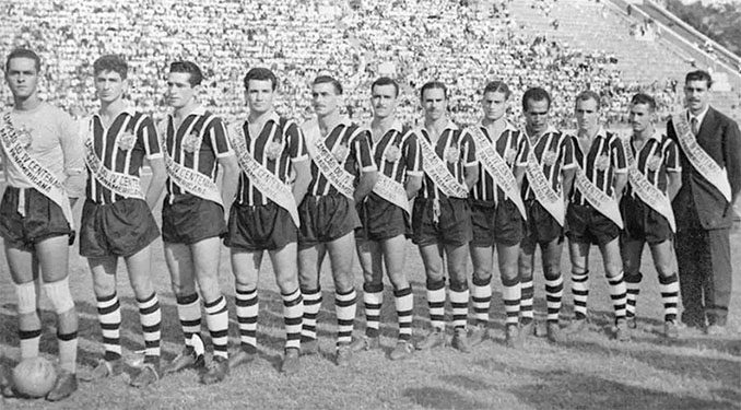 En 1954 la segunda camiseta de Corinthians empezó a ser negra con rayas blancas - Odio Eterno Al Fútbol Moderno