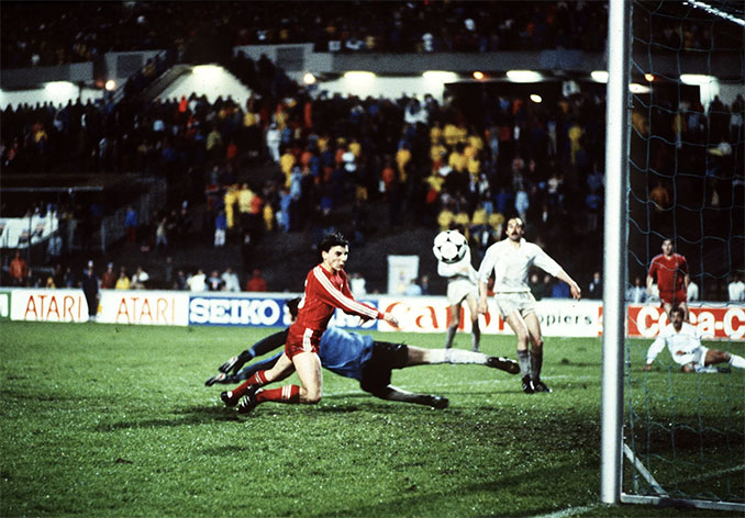 John Hewitt privó al Real Madrid de la ansiada Recopa de Europa en 1983 - Odio Eterno Al Fútbol Moderno