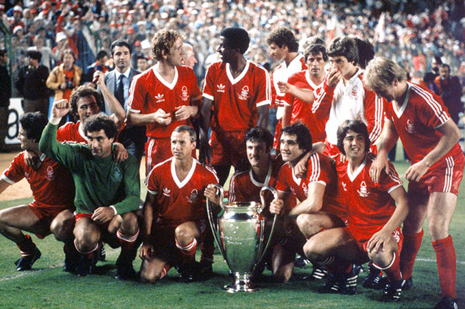 Futbolistas del Nottingham Forest celebrando la Copa de Europa de 1980 - Odio Eterno Al Fútbol Moderno