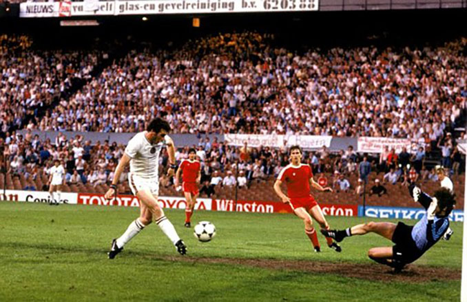 Peter Withe anotó el gol que dio la Copa de Europa al Aston Villa en 1982 - Odio Eterno Al Fútbol Moderno