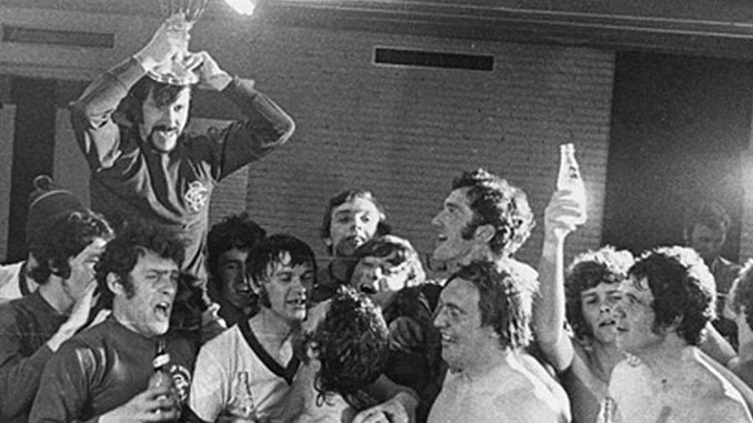 Futbolistas del Rangers celebrando la Recopa de Europa de 1972 - Odio Eterno Al Fútbol Moderno