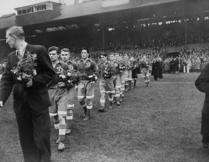 Dinamo Moscú en Stamford Bridge durante la gira que realizó por Reino Unido en 1945 - Odio Eterno Al Fútbol Moderno
