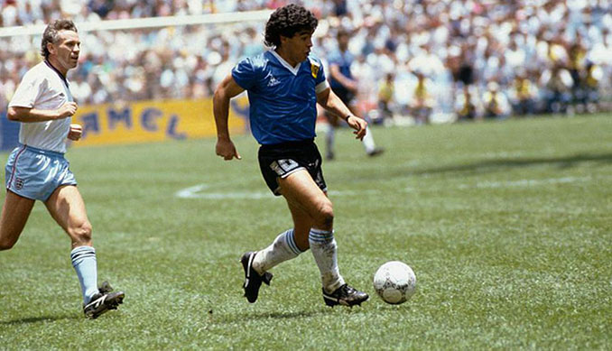 Peter Reid persiguiendo a Maradona en el Argentina vs Inglaterra de 1986 - Odio Eterno Al Fútbol Moderno 