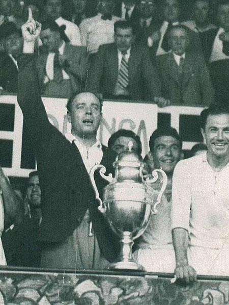 Zamora con la Copa de 1936 - Odio Eterno Al Fútbol Moderno 