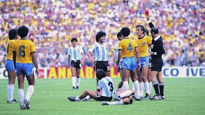 Sarriá fue el escenario de la expulsión mundialista de Maradona - Odio Eterno Al Fútbol Moderno 
