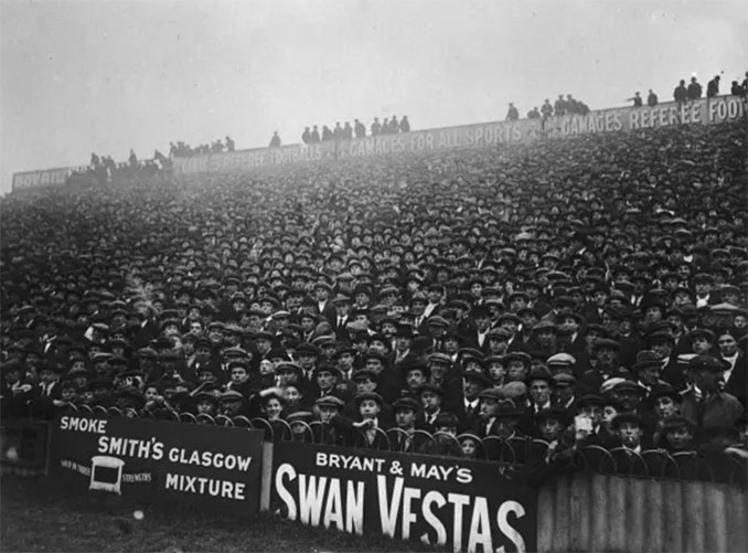 Grada abarrotada de White Hart Lane en la década de 1960 - Odio Eterno Al Fútbol Moderno