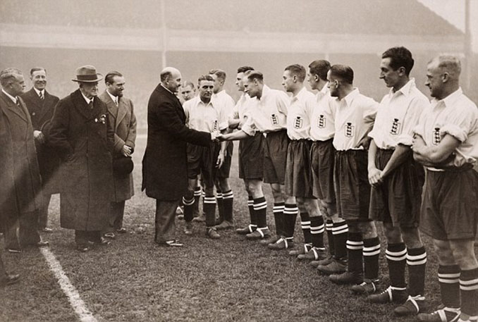 Selección inglesa en los prolegómenos del partido conocido como la Batalla de Highbury - Odio Eterno Al Fútbol Moderno 