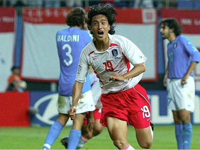 Ahn Jung-hwan marcó el gol que dio la victoria a Corea del Sur frente a Italia en el Mundial de 2002 - Odio Eterno Al Fútbol Moderno 