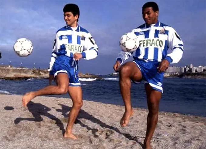 Bebeto y Mauro Silva en la playa de Riazor - Odio Eterno Al Fútbol Moderno 
