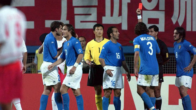 Expulsión de Francesco Totti en el Corea del Sur vs Italia del Mundial 2002 - Odio Eterno Al Fútbol Moderno 
