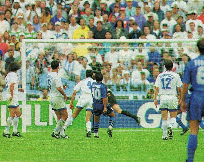 El gol de Maradona a Grecia fue el último vistiendo la albiceleste - Odio Eterno Al Fútbol Moderno 