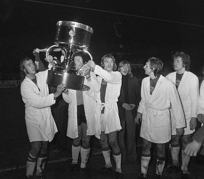 El Ajax de Ámsterdam ganó la primera Supercopa de Europa - Odio Eterno Al Fútbol Moderno 